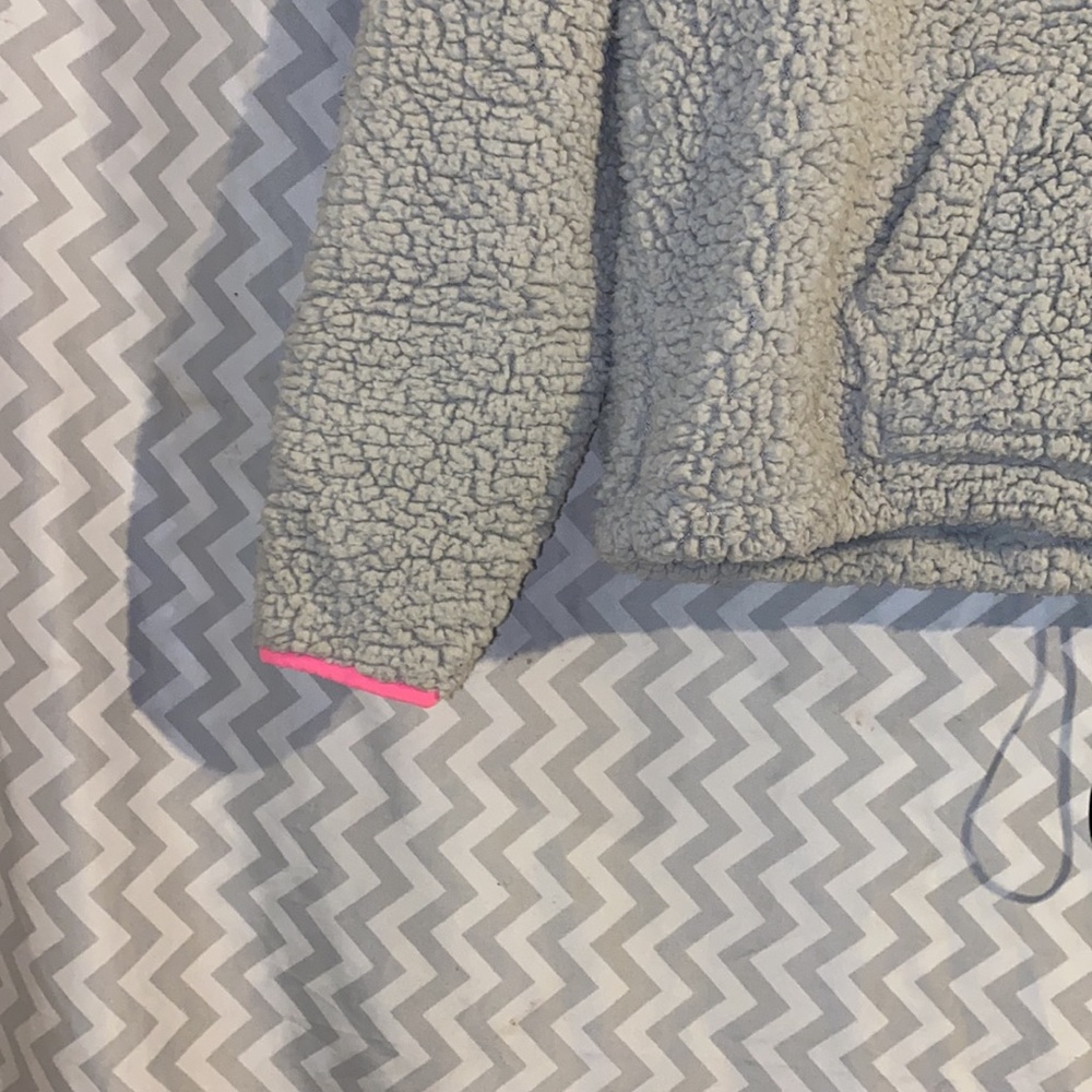 Fluffy pull over - Picture 4 of 4
